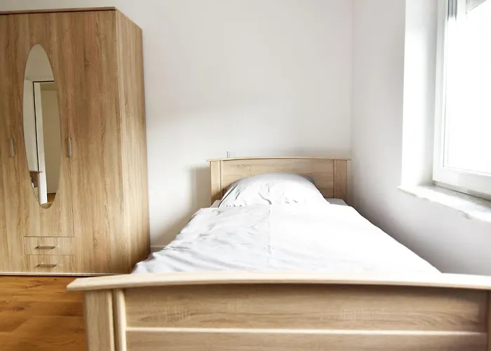 Moderne Mit Sat-tv & Wlan * Leverkusen