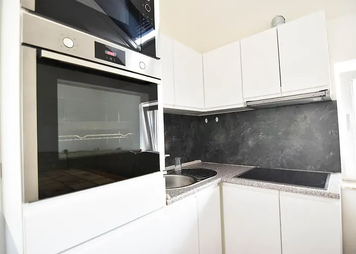 Moderne Mit Sat-tv & Wlan * Leverkusen